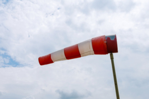 wind speeds dangerous for semi trucks